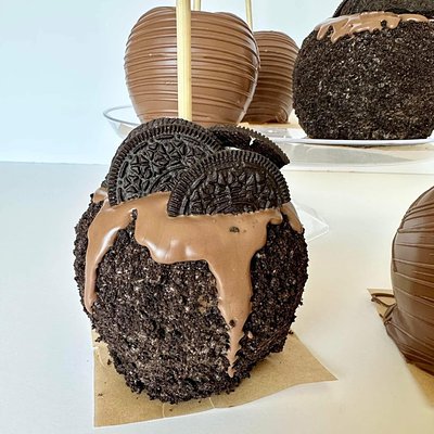 Oreo Caramel Apple - Dark Chocolate 