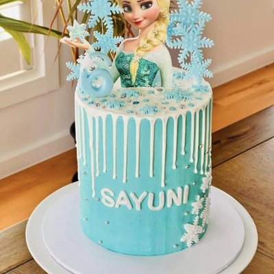 Elsa / Frozen Cake