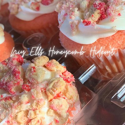 Strawberry Crunch Cupcakes 