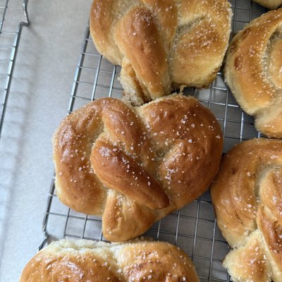 Soft Pretzels (8 PC)