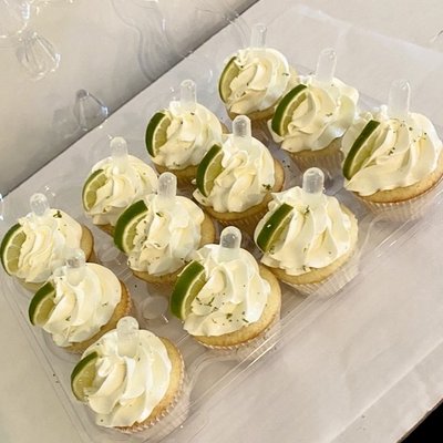 Boozy Cupcakes W/ Pipette Shot