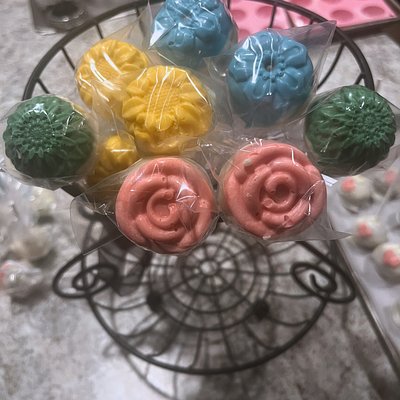 12 Vanilla Assorted Flowers Shaped Cake Pops