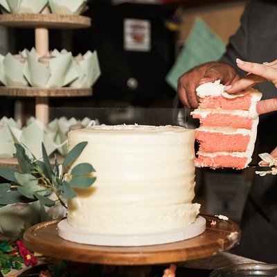 6” Round Custom Cake - 12 Servings