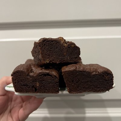 Perfectly Square Brownies with Walnuts 