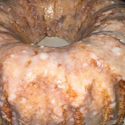 Honey Bun Pound Cake 