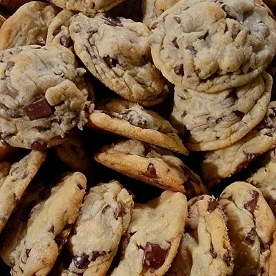 Signature Chocolate Chip (Dozen)