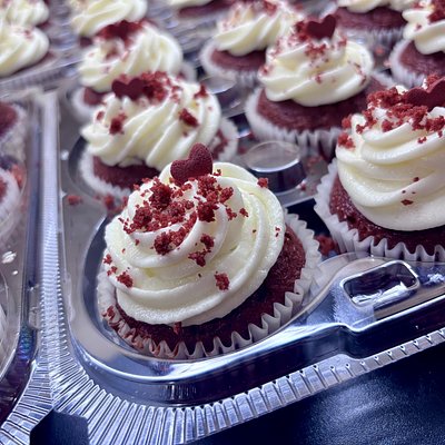 (12) Red Velvet Cupcakes With Cream Cheese Buttercream
