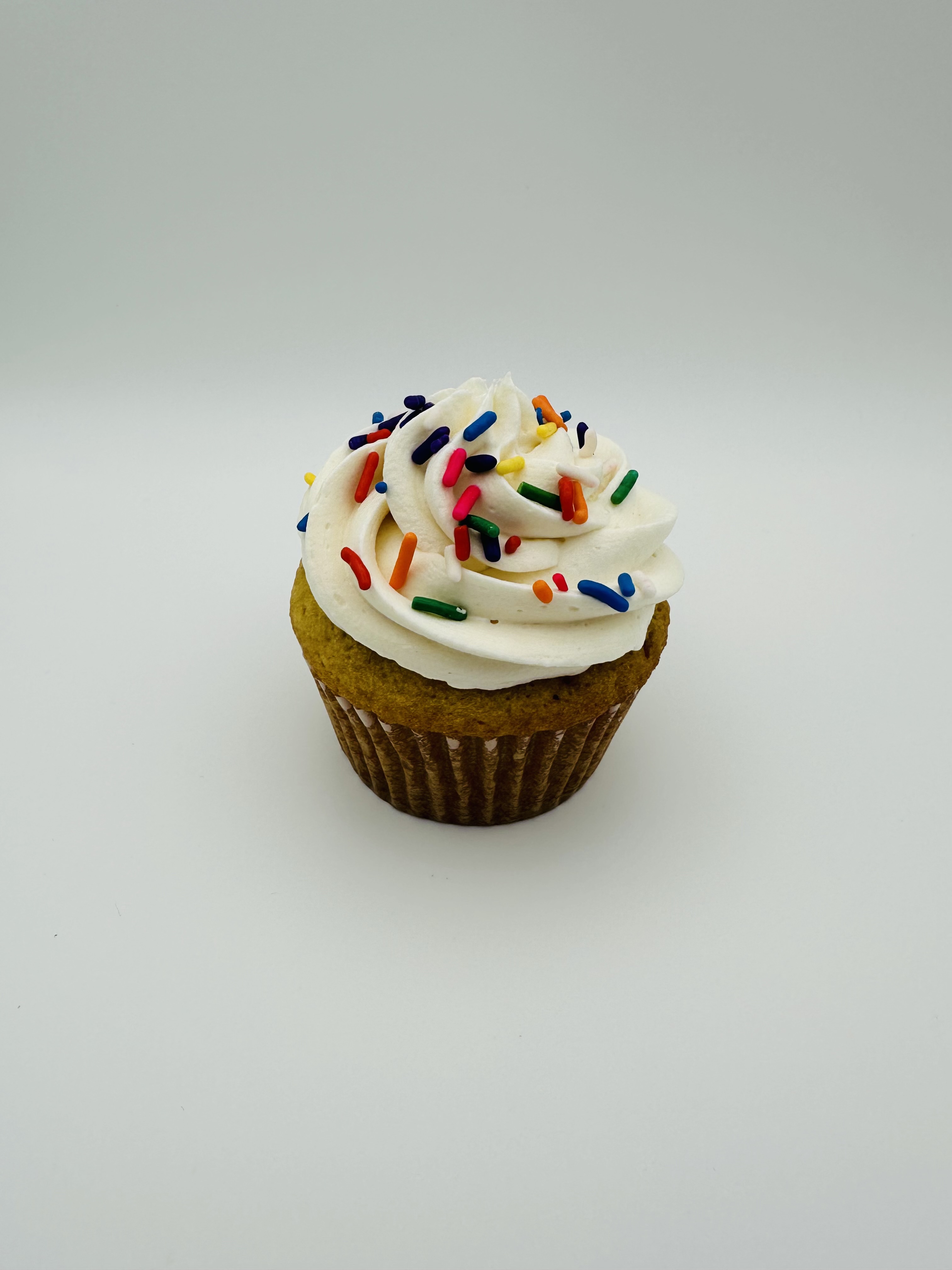 12 Vanilla Cupcakes w/ Vanilla Buttercream 