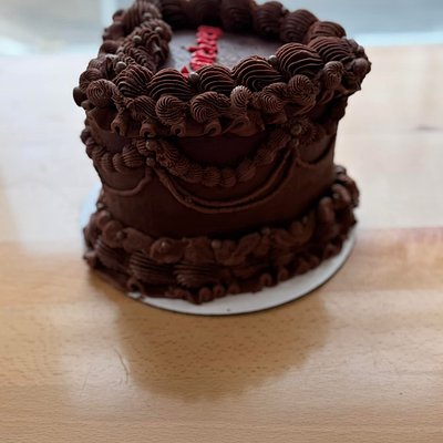 7 Inch Simple Vintage Heart Cake 