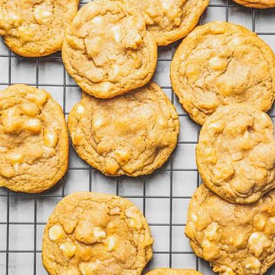 White Chocolate Chip Cookie - XL Cookie 