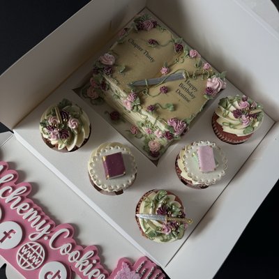 Book Bento+Cupcakes Box