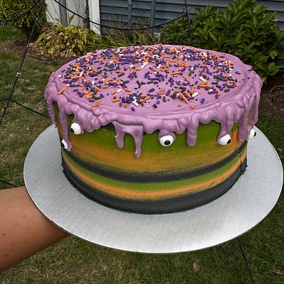 Cake 8 inches, 2 layer (Round) (8”x4”) (20-25 people)