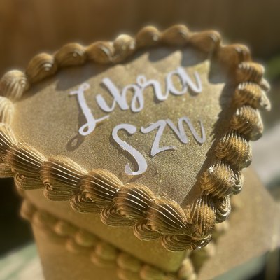 10" Heart Cake
