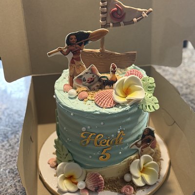 6” Custom Cake