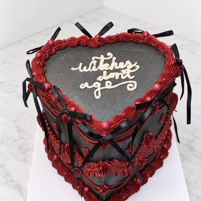 8” Heart Shape (20-25 servings)