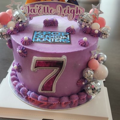 Custom Cakes (3layer, 8inch)