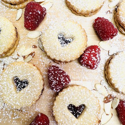 Linzer Cookies (4ct)