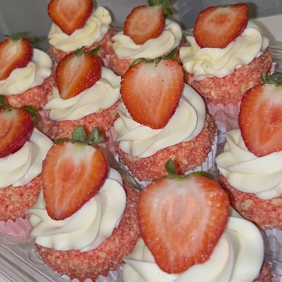 Strawberry Crunch Cupcakes