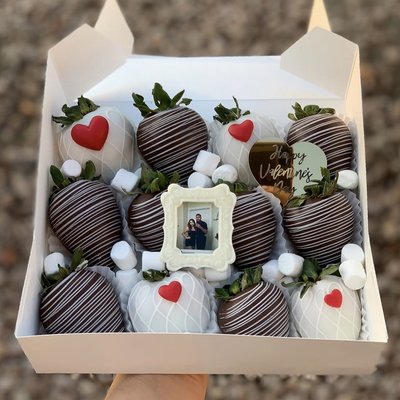 Custom Dozen Strawberries