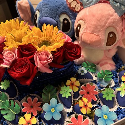 Arreglo De Stitch Con Rosas 