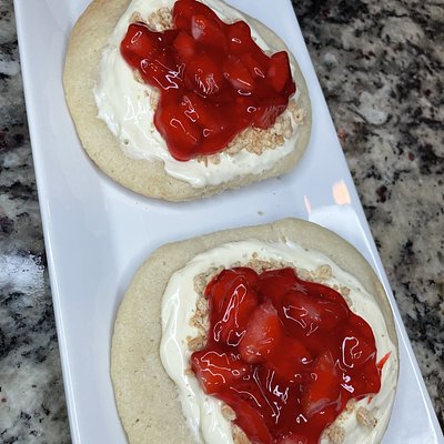 2 Strawberry Cheesecake Cookies 🍓