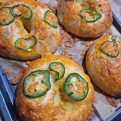 Jalapeño Cheddar Bagels - 6 Pack