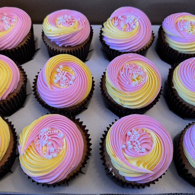 1 Dozen Large Cupakes 
