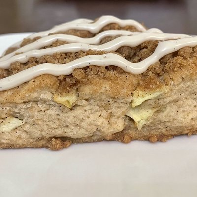 Apple Cinnamon Scones With Maple Glaze 2-pack