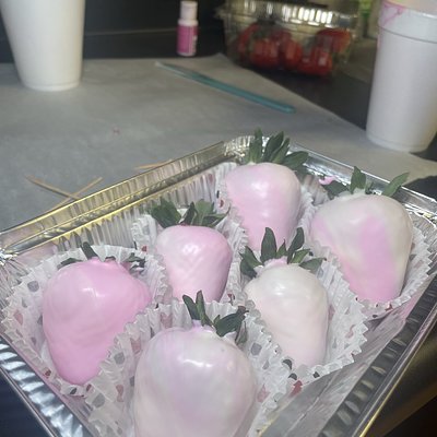 6 Chocolate Covered Strawberries 