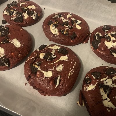 Red Velvet Oreo Cookie - XL Cookie