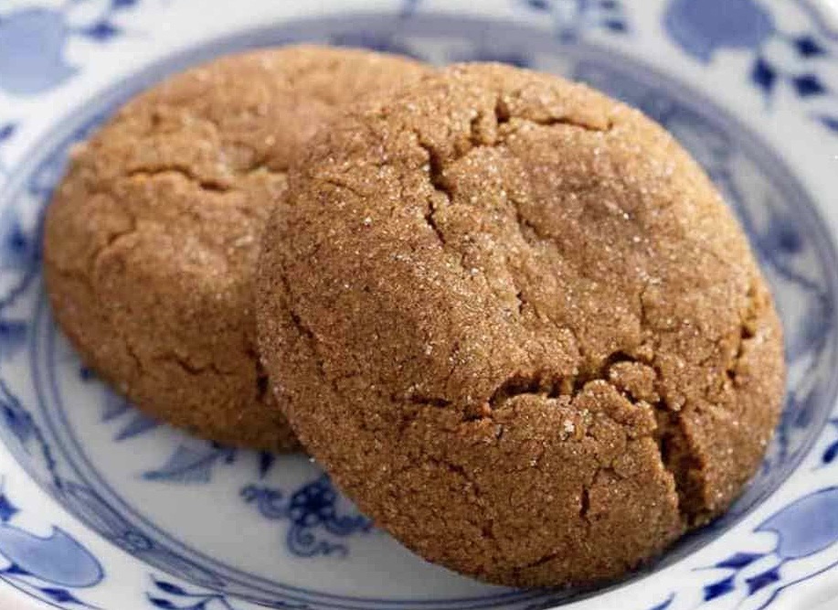 Molasses Crinkle Cookies 