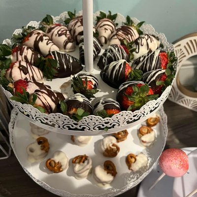 Dozen Milk Chocolate Covered Strawberries- Plain