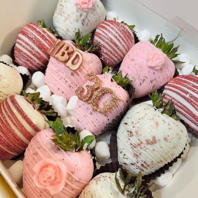 Custom Chocolate Covered Strawberries 1dz