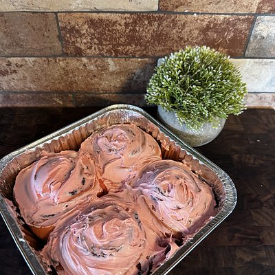 Strawberry Cinnamon Rolls (Tray Of 4)