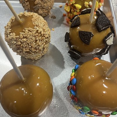 Carmel Apples With Topping Choices