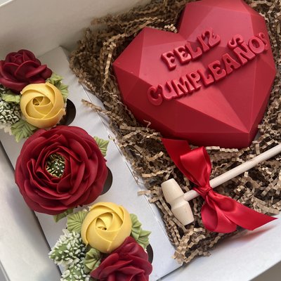 Cupcakes And Breakable Heart 
