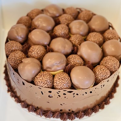  9”Cake topper - Brigadeiros and Carolinas