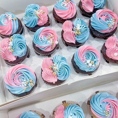 Deluxe Buttercream Cupcakes 