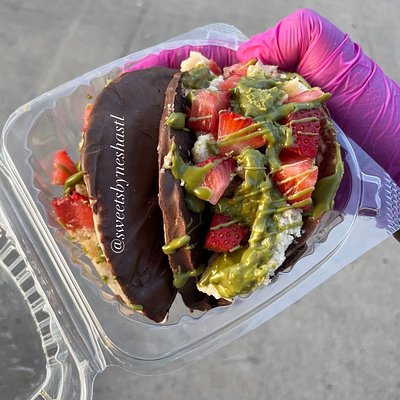 2 Dubai Strawberry Cheesecake Tacos 