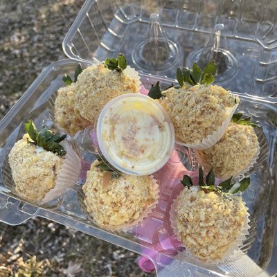 Banana Pudding Berries Chocolate Covered Strawberries 4/$14 • 6/$20 • 8/$26 • 12/$38