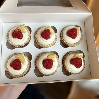 Lemon Raspberry Cupcakes 