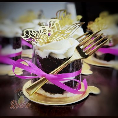 Mini Cake Favors (12) Comes With Fork