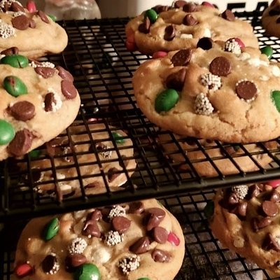 6  Pack Jumbo Cookies ( Dough Or Baked)