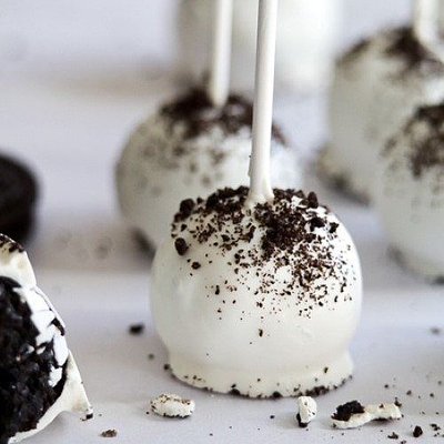 Cookies & Cream Cake Pops (6)