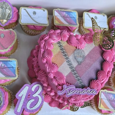 Cake & Cupcake Board (20-22 servings)