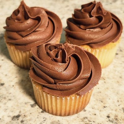 Chocolate Cupcakes (Yellow or Chocolate)