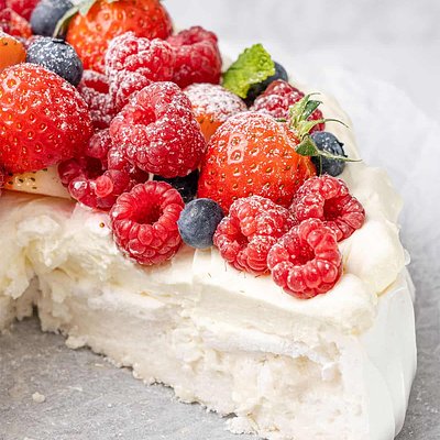Strawberry Pavlova 