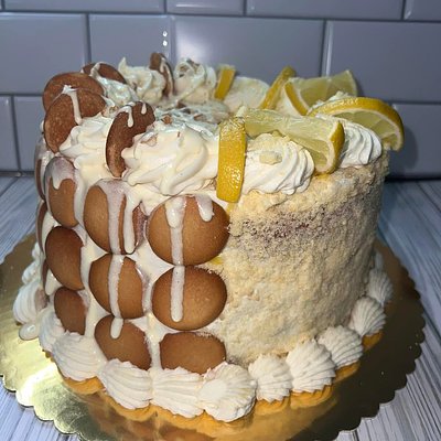 Half & Half 2-Layered 8" Cake