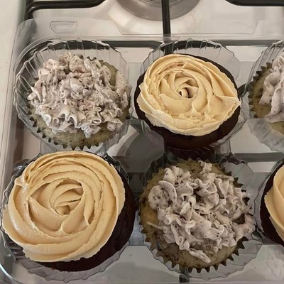 One Dozen Cupcakes 