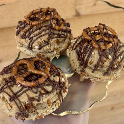Dark Chocolate Pretzel-Stuffed Cookie 4”